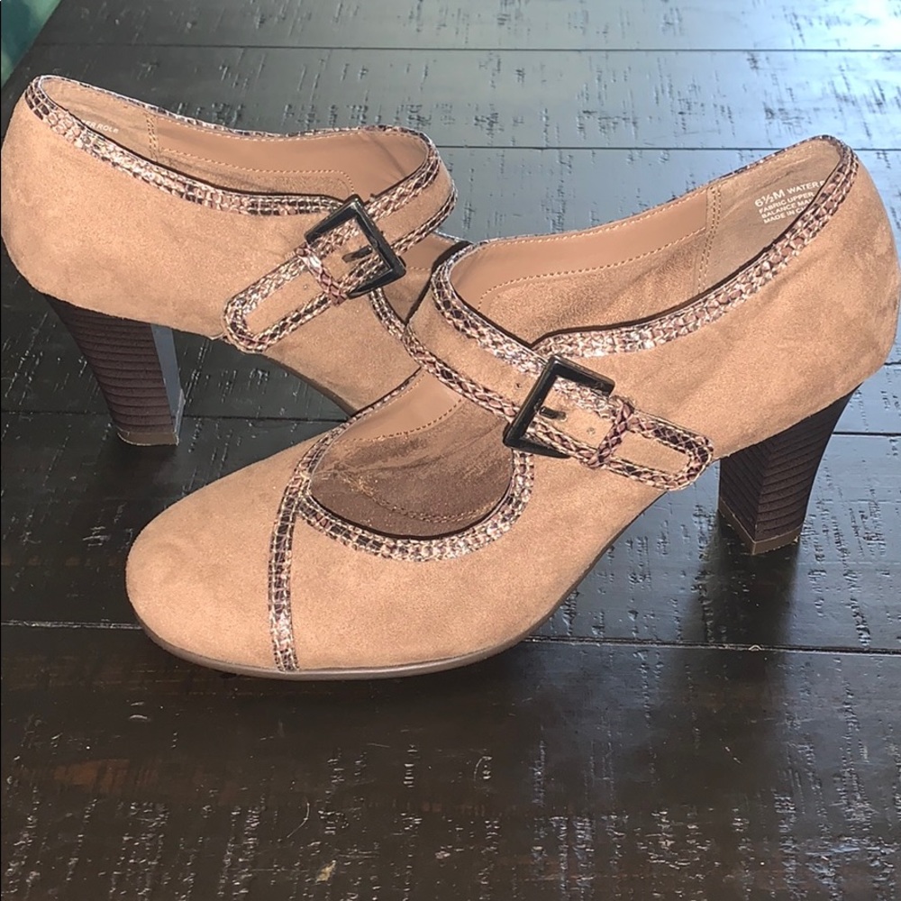 EUC Aersoles Heelrest heels - size 6.5M